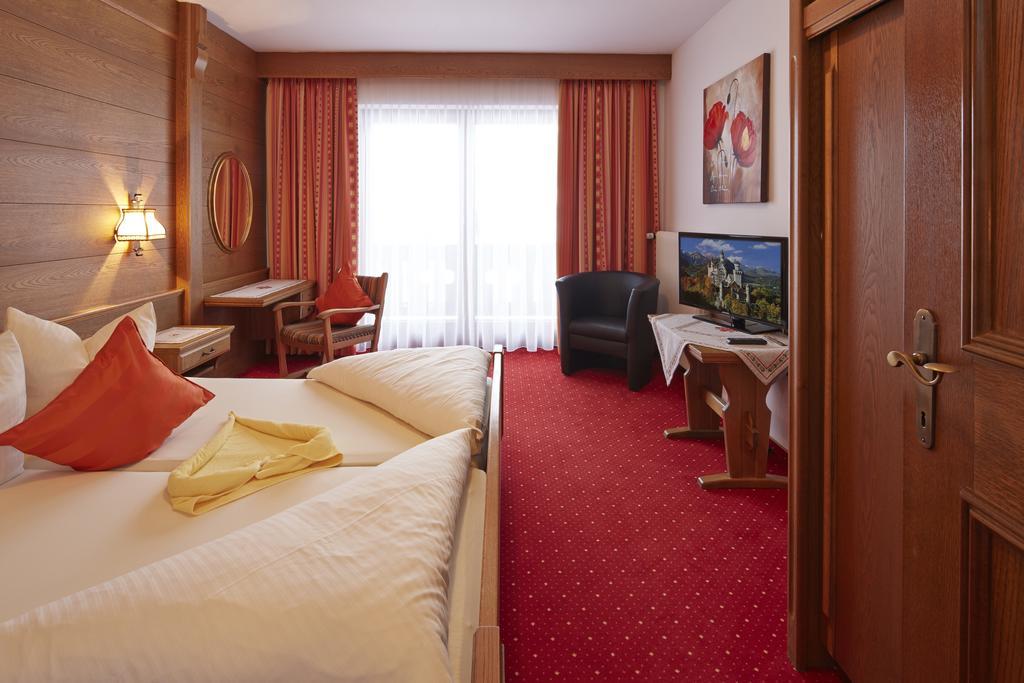 Alpenmotel Saeuling Pinswang Szoba fotó