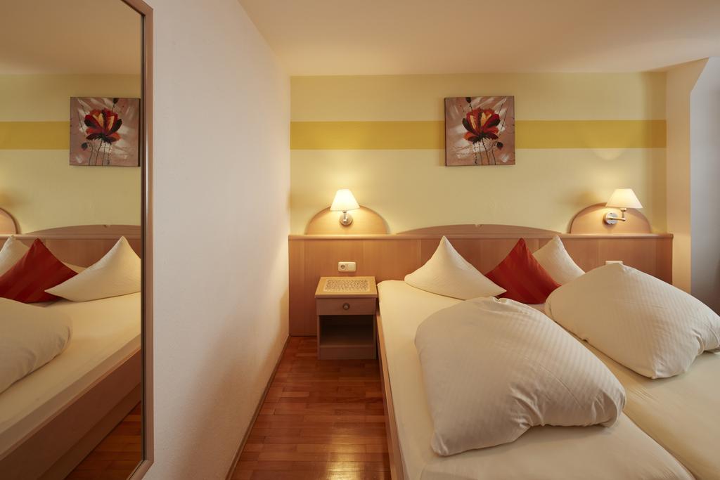 Alpenmotel Saeuling Pinswang Szoba fotó